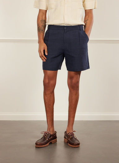 Men's linen shorts with pleats